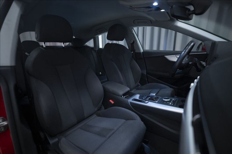 Audi A5 2,0 TDI SPORTBACK NAVI KAMERA - fotka 9 z 44