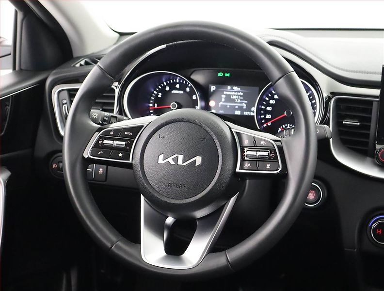 Kia XCeed (2025) Exclusive 1.5 T-GDI - fotka 17 z 24