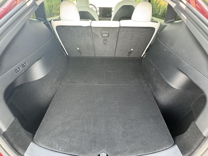 Tesla Model Y LR AWD Tažné EAP Boost Bílý in - fotka 25 z 27