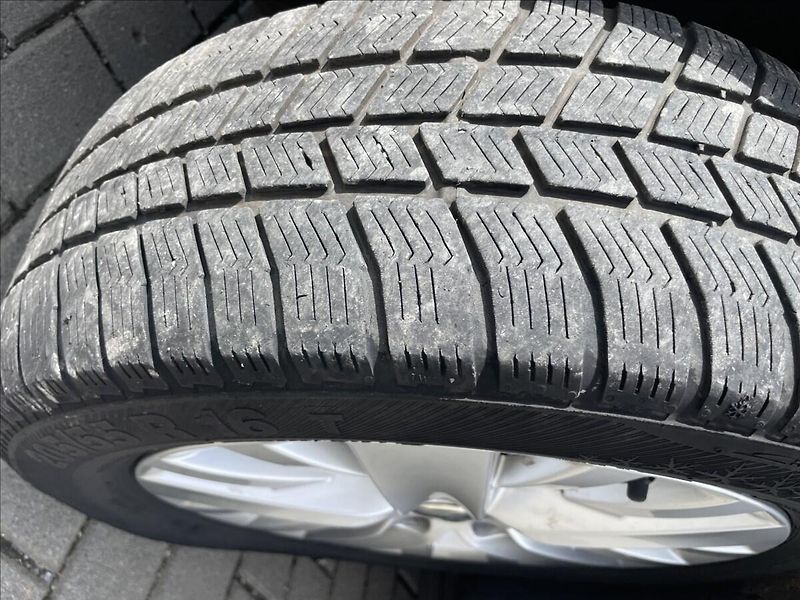 Volkswagen Golf Plus 1,6 TDi 77kw LIFE Klima Tempom - fotka 25 z 34