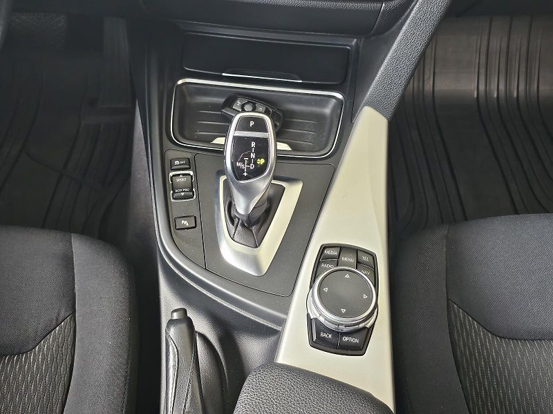 BMW Řada 4 420d xDrive - fotka 16 z 22