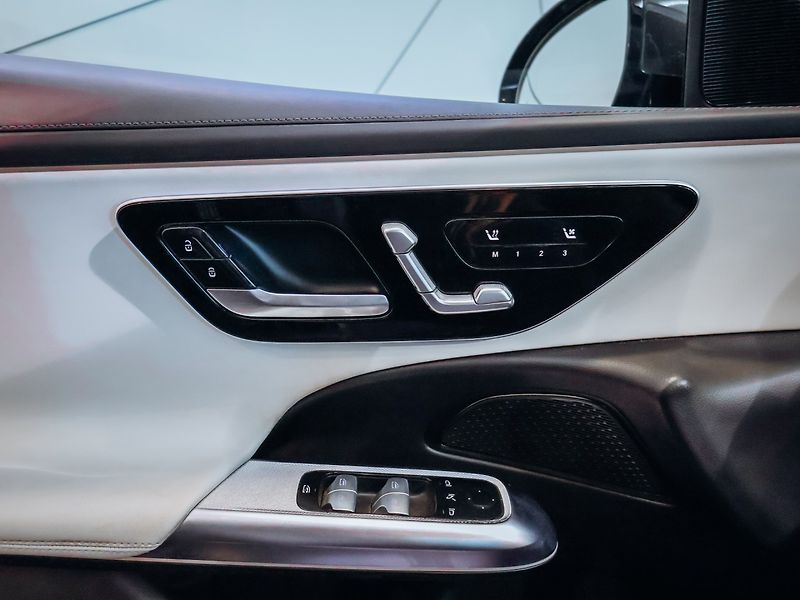 Mercedes-Benz Třídy E E 450 4MATIC 280 kW AMG - fotka 12 z 38