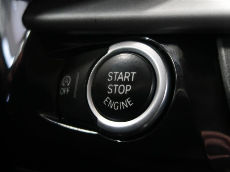 BMW X5 2,0 xDrive25d Steptronic 7míst - fotka 21 z 32
