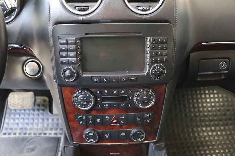 Mercedes-Benz GL 420CDI 4MATIC 225kW - fotka 27 z 48