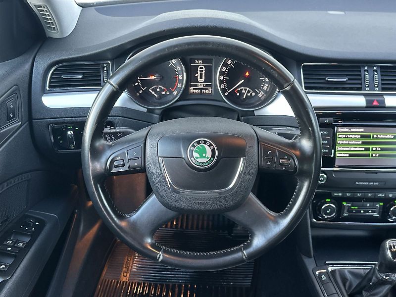 Škoda Superb (2013) Combi 2.0 TDI Ambition - fotka 6 z 33