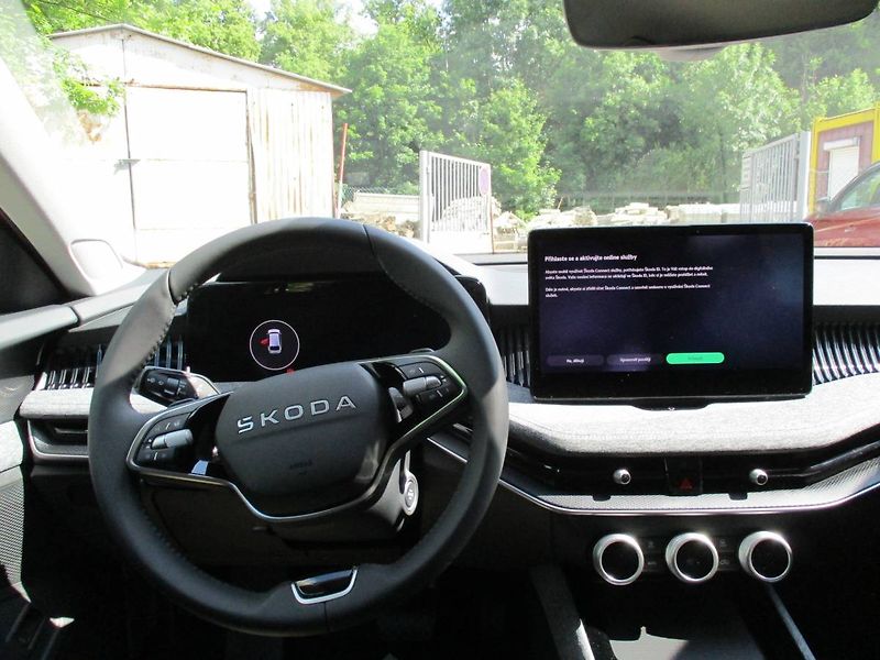 Škoda Superb Combi Selection 2,0TDI 110kW D - fotka 11 z 13