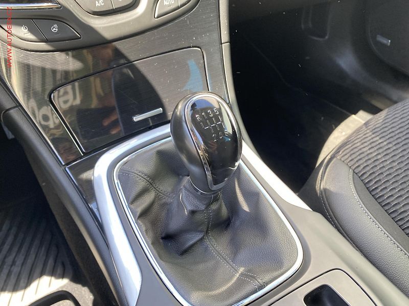 Opel Insignia (2016) 2.0 CDTi 4x4, ČR, AC, TZ - fotka 14 z 16