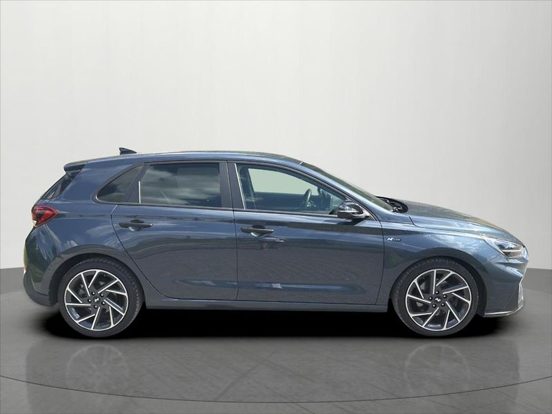 Hyundai i30 1,5 1.5 T-GDI MildH Family DCT - fotka 8 z 25