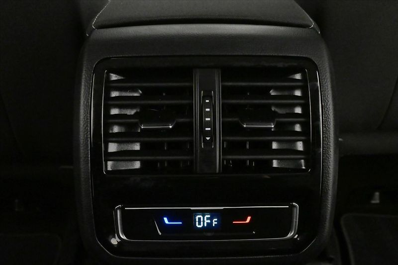 Volkswagen Passat 1,4 GTE 160 kW DSG Business Zá - fotka 21 z 30