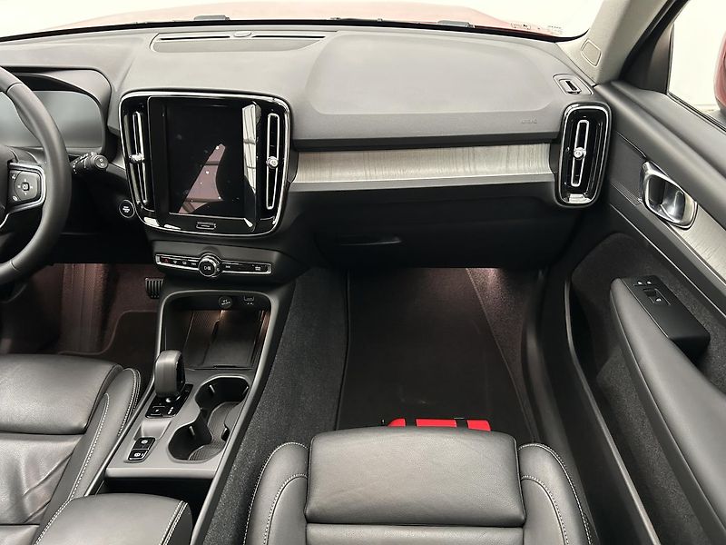 Volvo XC40 1.5 T2 Plus - fotka 21 z 30