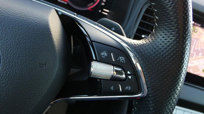 Škoda Karoq 1,5 TSI DSG Sportline - fotka 13 z 26