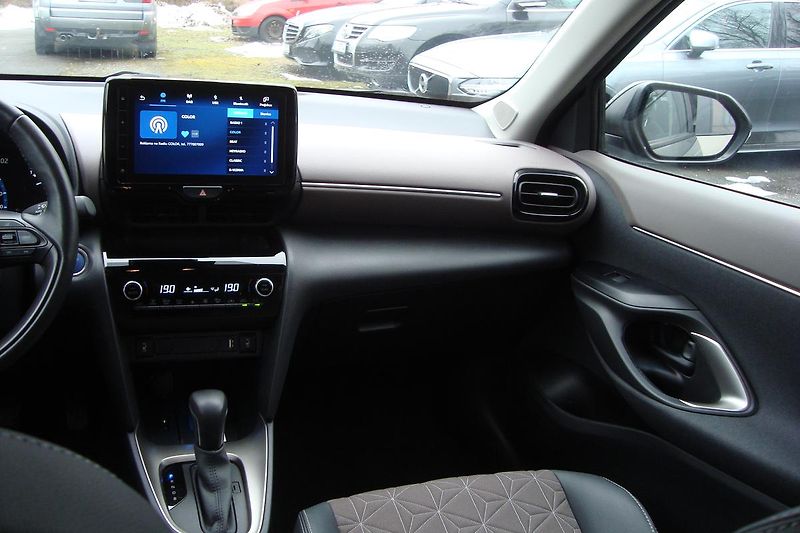 Toyota Yaris Cross (2024) 1.5 Hybrid,ČR,1.Maj.Exetucive - fotka 36 z 83