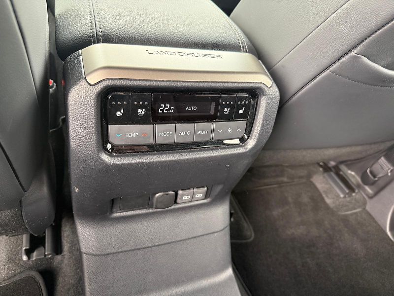 Toyota Land Cruiser 2.8 D-4D 6AT Executive MHEV AW - fotka 26 z 30