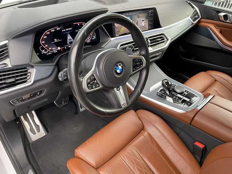 BMW X5 M50i xDrive Sportpaket - fotka 15 z 31