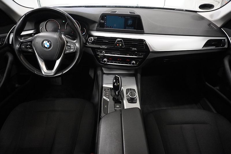 BMW Řada 5 (2018) 520D TOURING STEPTRONIC - fotka 20 z 27