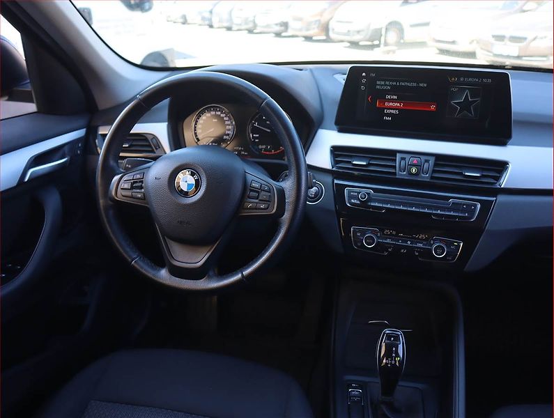 BMW X1 (2022) Advantage xDrive18d, 4X4 - fotka 7 z 23