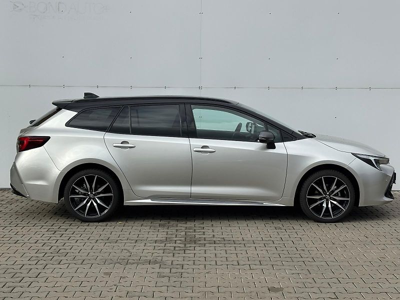 Toyota Corolla 1.8 HSD e-CVT GR Sport - fotka 8 z 28