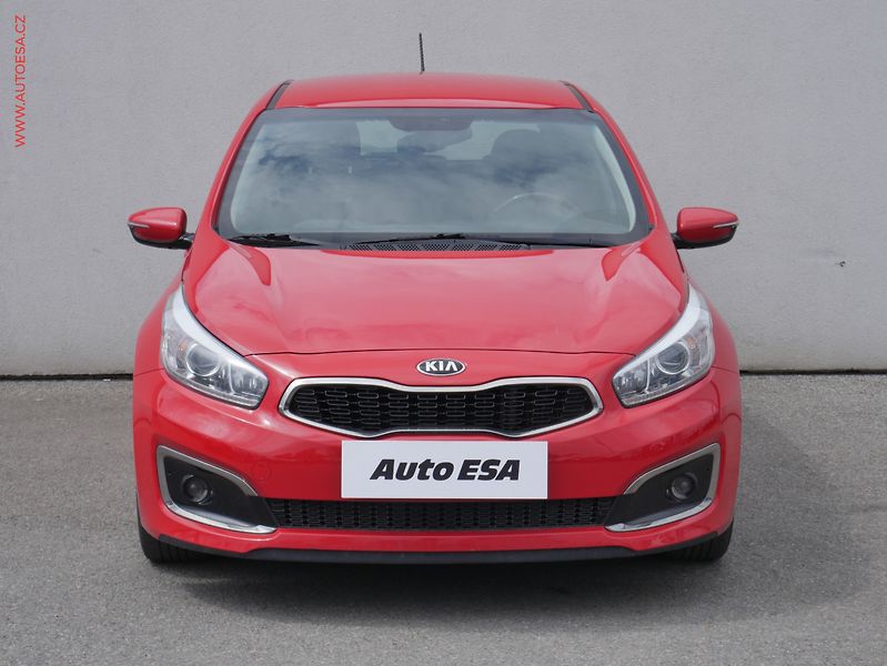 Kia Ceed (2016) 1.6 CRDi, ČR, AC, navi, park - fotka 2 z 27