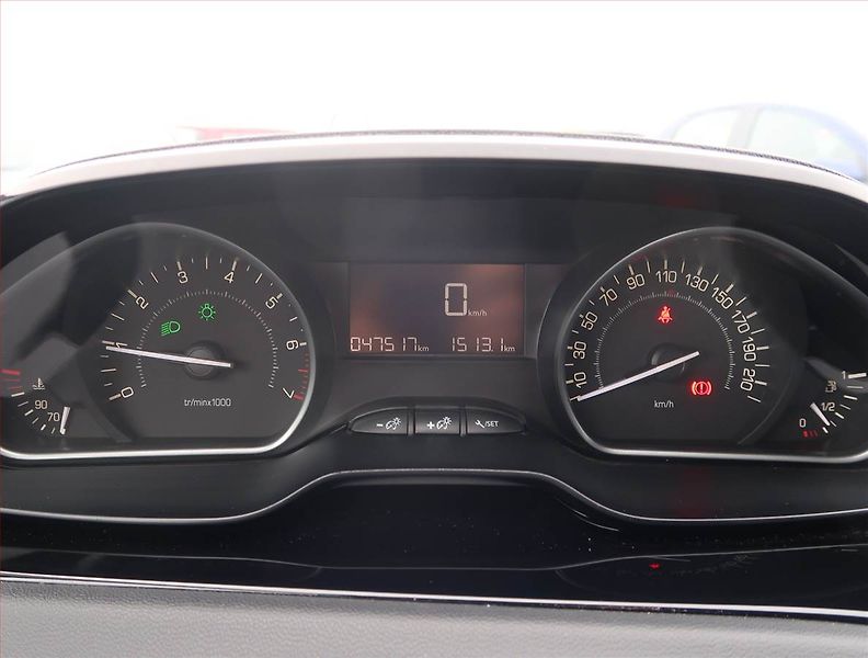 Peugeot 208 (2019) Active 1.2 PureTech - fotka 11 z 15