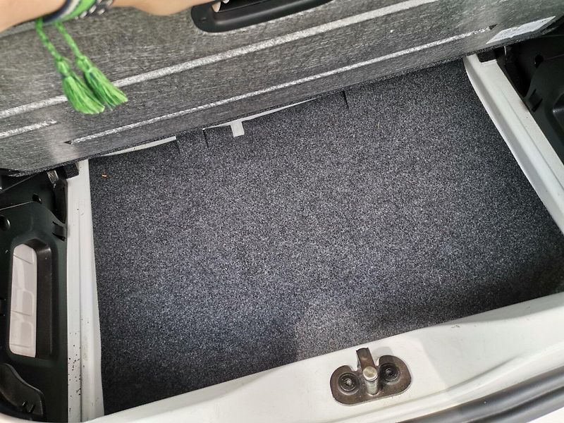 Volkswagen up! (2014) 1.0MPi 44kw Automat PDC ČR - fotka 19 z 27