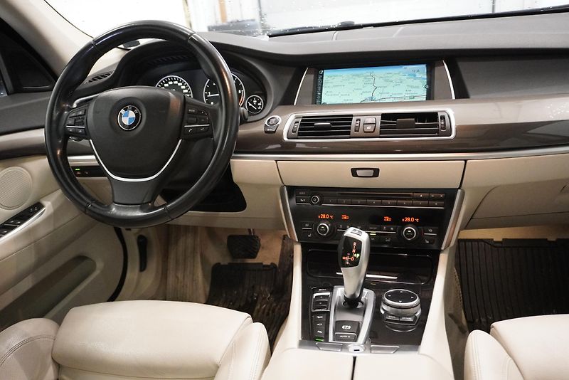 BMW Řada 5 (2014) 530D 190kW GRANTURISMO XDRIVE - fotka 25 z 32