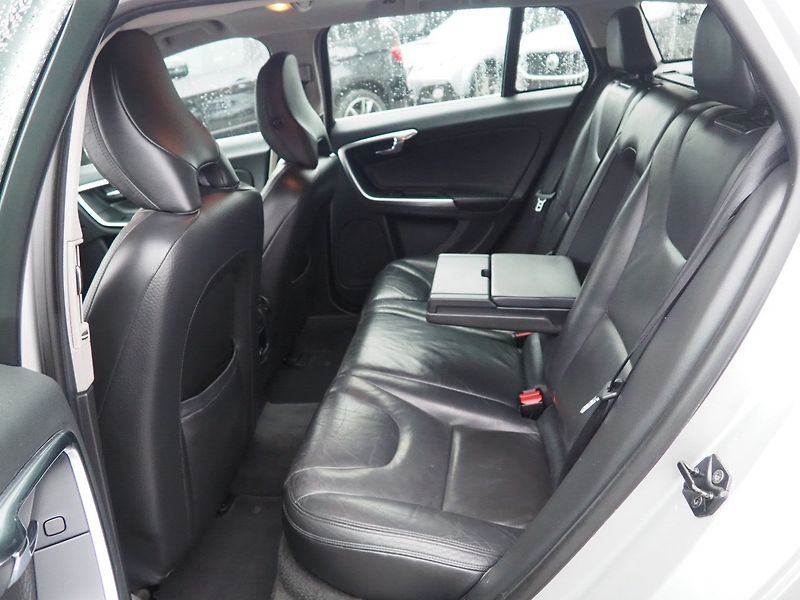 Volvo V60 (2010) 2.0D 120 kW, Automat - fotka 12 z 34