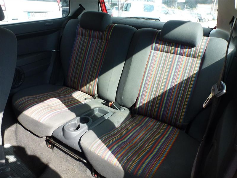 Volkswagen Fox 1,2 HTP 12V - fotka 17 z 41