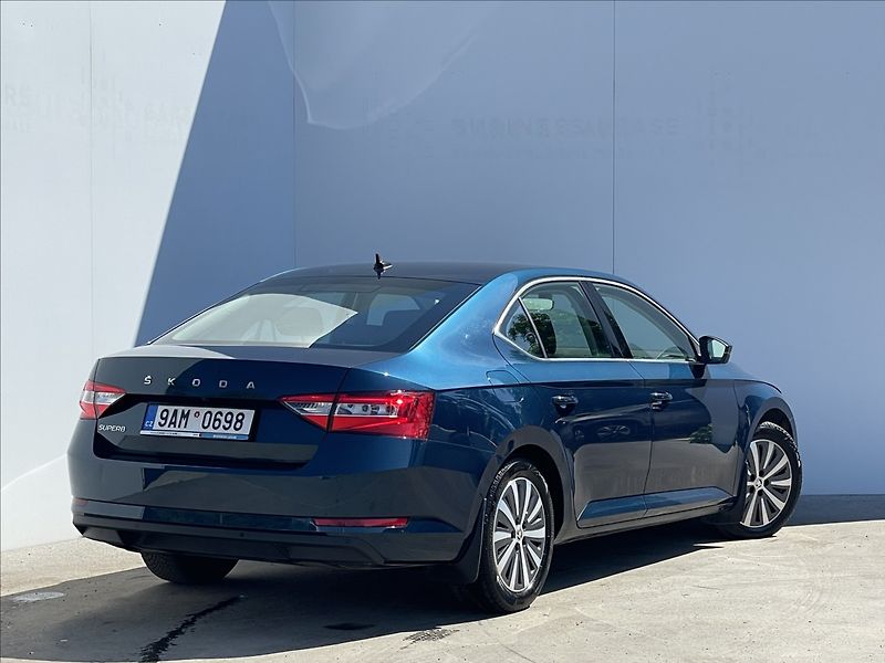 Škoda Superb 2,0 TDI Style NAVI+Kamera 360° - fotka 3 z 23