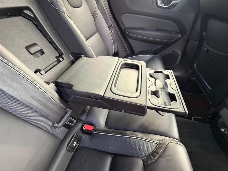 Volvo XC60 2,0 - fotka 23 z 62