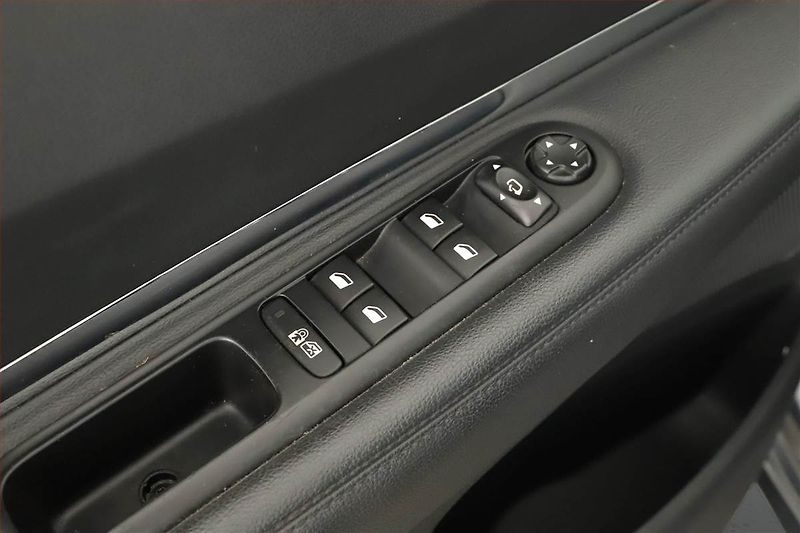Peugeot 3008 (2014) 1.6 HDi, Automat, Navi, Xenony - fotka 18 z 18
