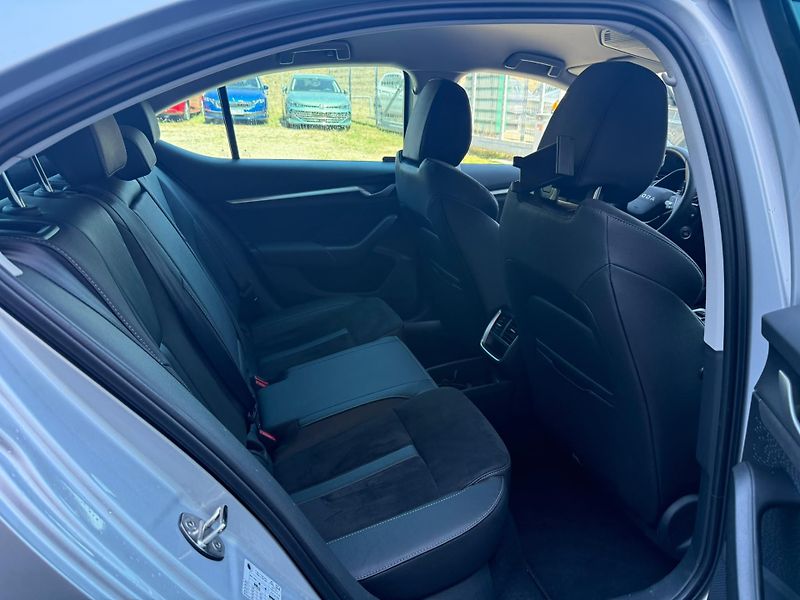 Škoda Octavia Top Selection 2.0 TDI 110kw DS - fotka 22 z 27