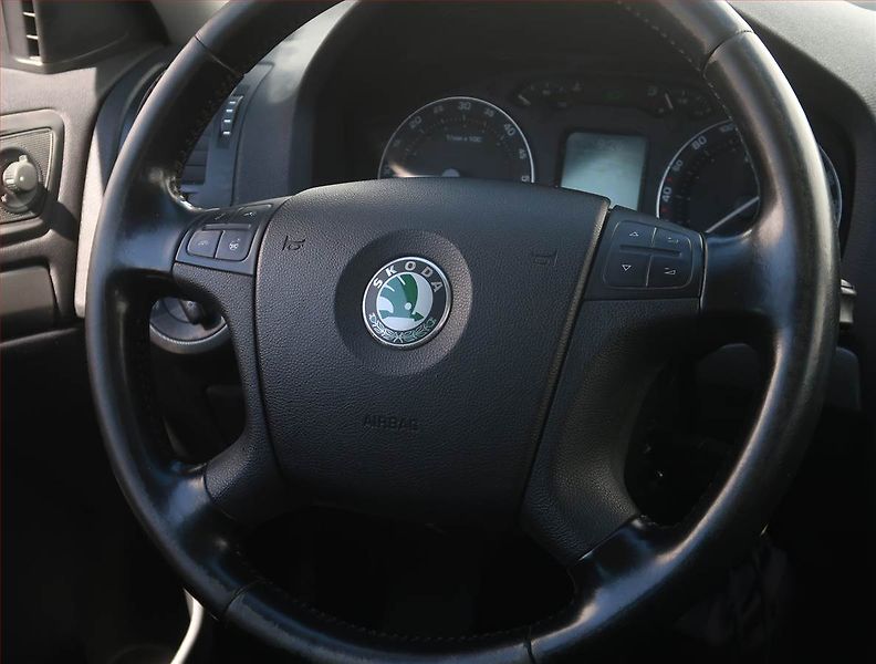 Škoda Octavia (2007) Elegance 2.0 TDI, 4X4 - fotka 19 z 19