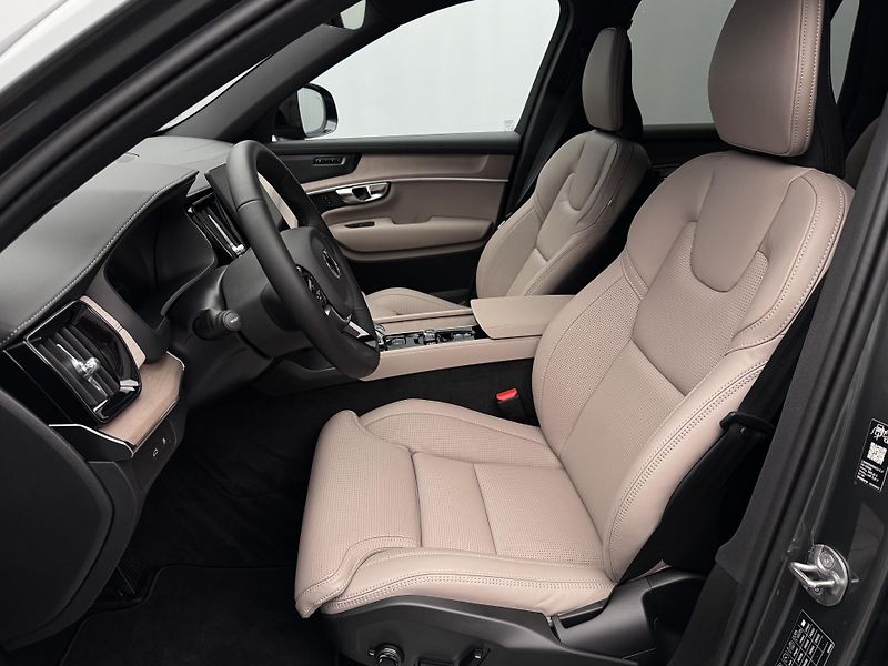 Volvo XC90 (2026) T8 AWD RECHARGE DARK PLUS 7m - fotka 3 z 25