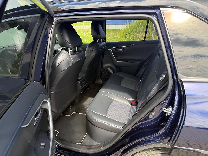 Toyota RAV4 2.5 HSD e-CVT AWD Selection - fotka 24 z 28
