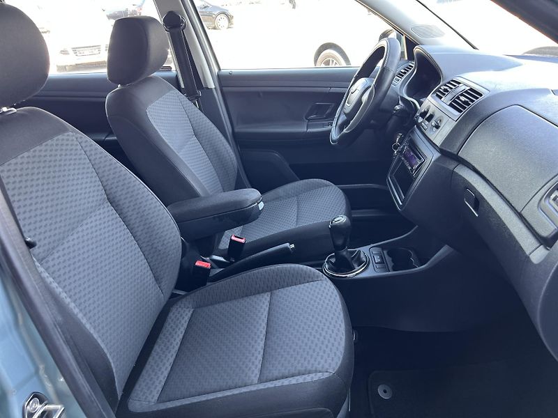 Škoda Fabia 1.6TDi 55KW ALU ČR KLIMA - fotka 25 z 34