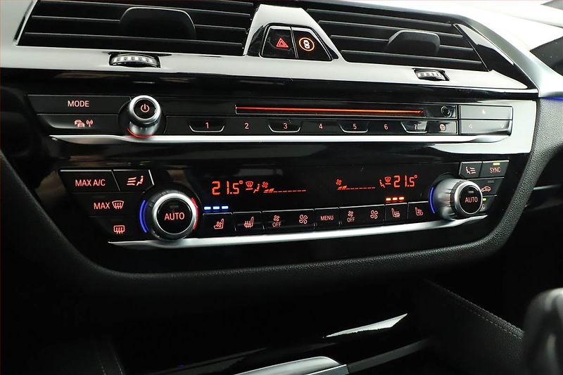 BMW Řada 5 (2018) Luxury Line 530d - fotka 16 z 20