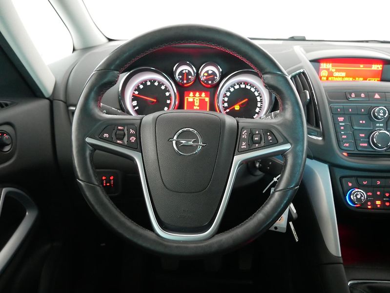 Opel Zafira - fotka 17 z 25