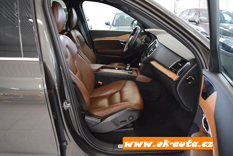 Volvo XC90 2.0 B5 AWD 7 MÍST KAMERA 360°  - fotka 16 z 71