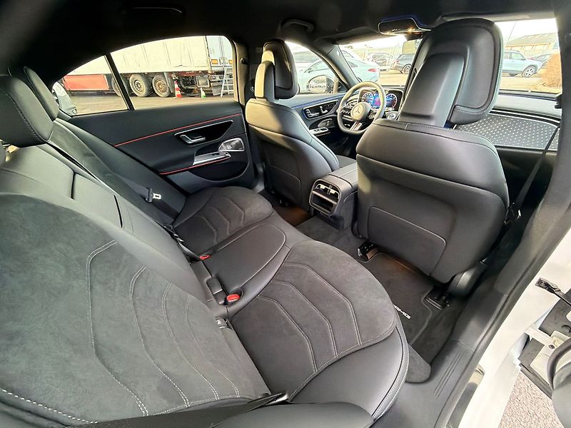 Mercedes-Benz Třídy E E 220 d 4MATIC - fotka 28 z 35