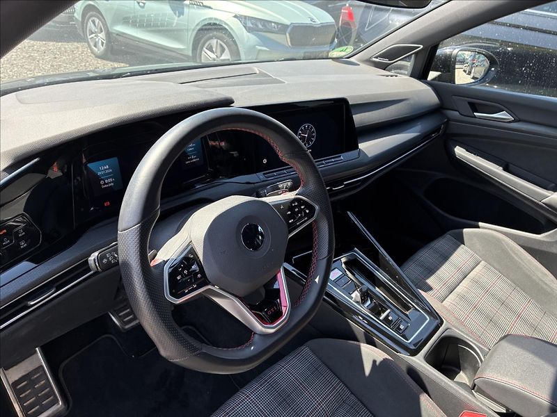 Volkswagen Golf 2,0 TSI 180 KW GTI - fotka 9 z 27