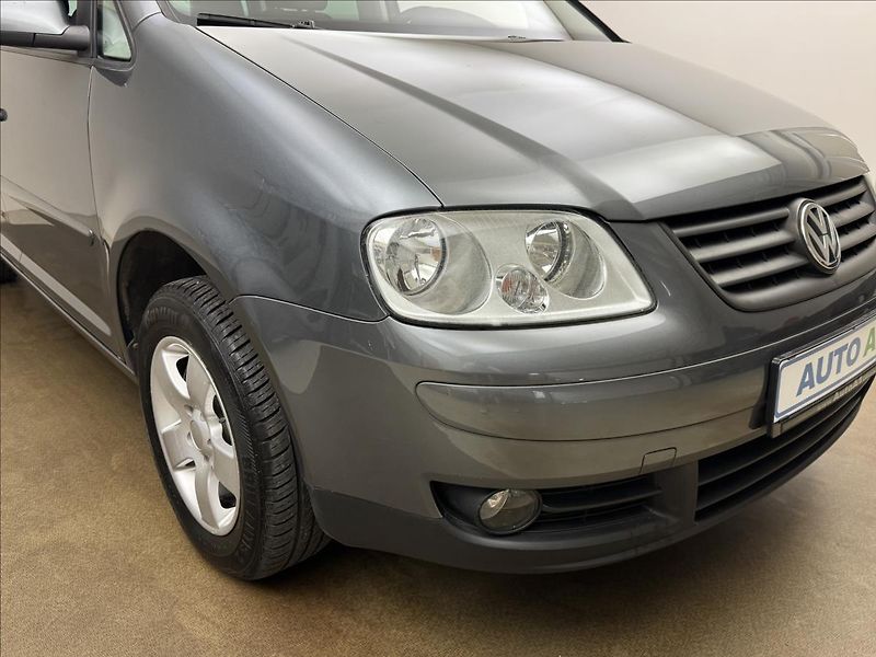 Volkswagen Touran 1,6 i 75kW AC NOVÉ PRAHY APOD. - fotka 26 z 29
