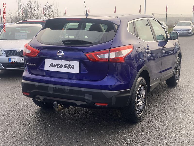 Nissan Qashqai (2015) 1.2i, ČR, Navi, AC - fotka 6 z 19