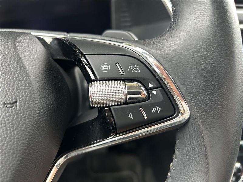 Škoda Superb 2,0 TDi DPH  360° Travel Asist - fotka 28 z 50