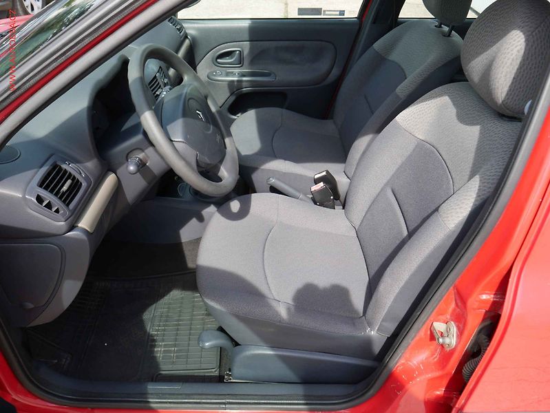 Renault Clio (2005) 1.2i, ČR - fotka 9 z 15