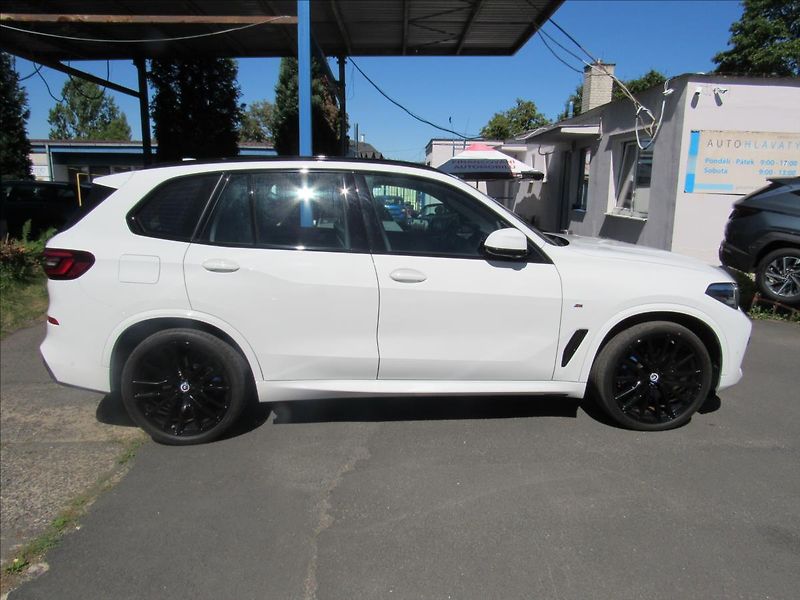 BMW X5 3,0 D xDrive30D M-Paket - fotka 8 z 34