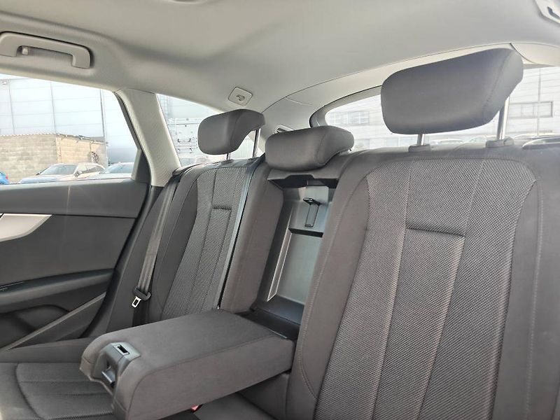Audi A4 35 Advanced 35 7ST 2,0TFSI - fotka 8 z 25