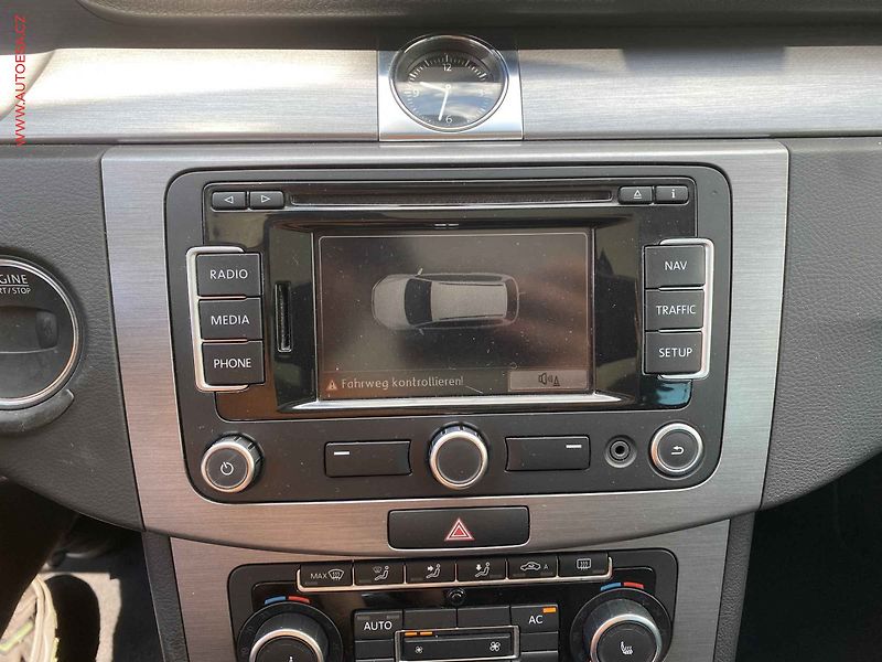 Volkswagen Passat (2011) 2.0 TDI, Comfortline, navi - fotka 18 z 19