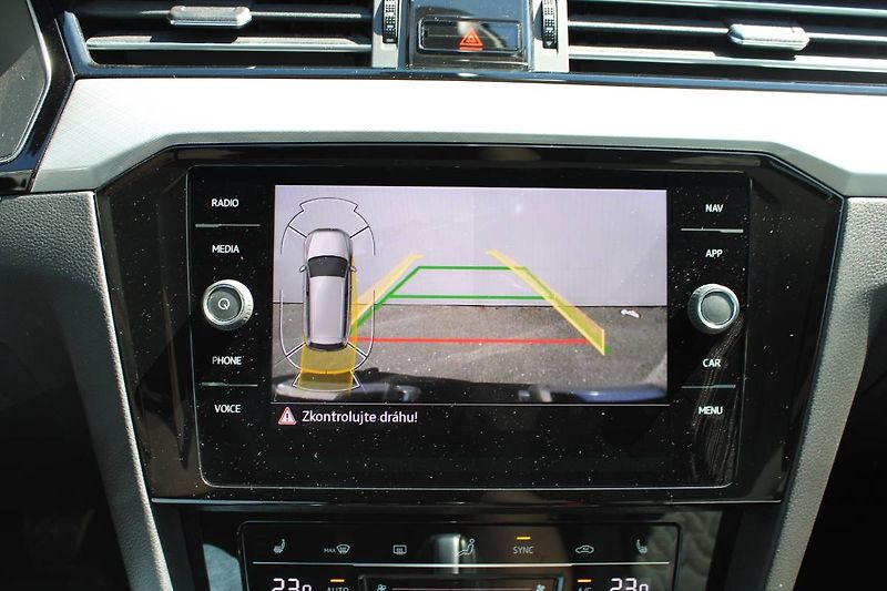 Volkswagen Passat (2022) 1.5 TSI 110kW DSG Head UP disp - fotka 7 z 35