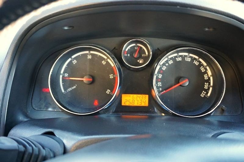 Opel Antara (2007) COSMO 2,0 CDTI 110 kW - fotka 28 z 31