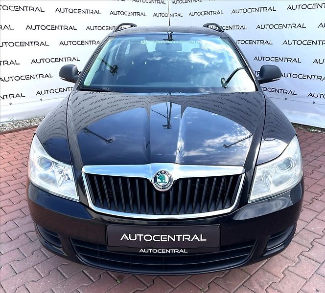 Škoda Octavia 1,4 TSi,90kW,serv.kn. - fotka 2 z 19